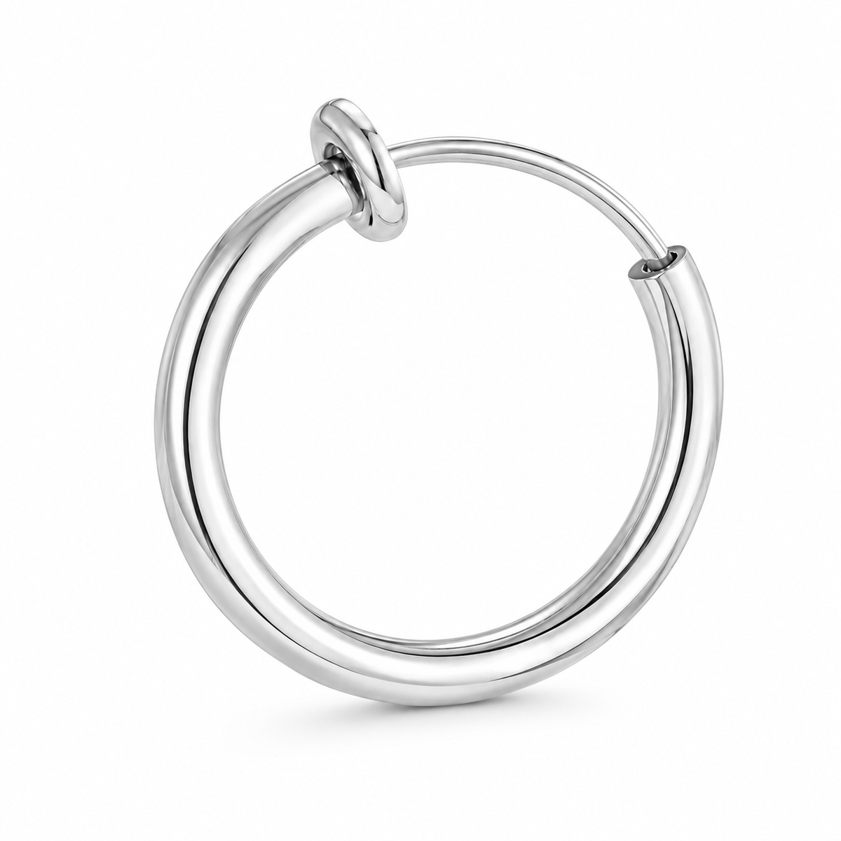 Ear cuff anneau minimaliste argenté, créole fine au poli miroir