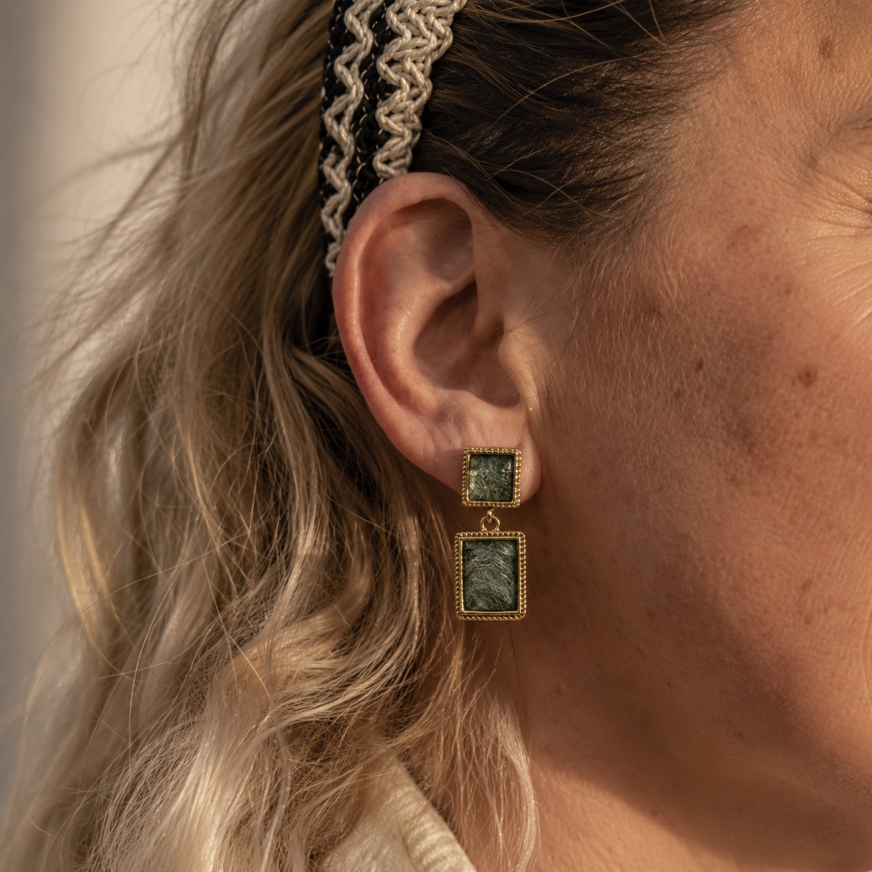 Ear cuff cadres pendants porté sur le cartilage de l'oreille