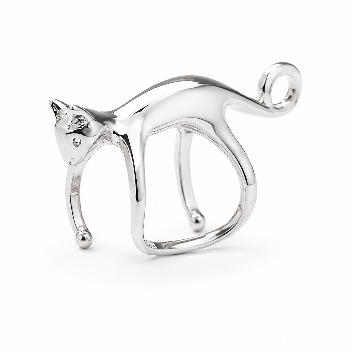 Ear cuff chat sculpté argenté, silhouette fine et lisse