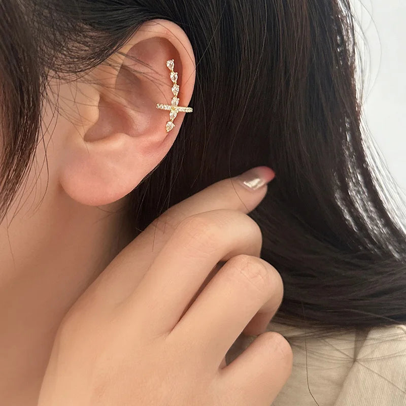 Vue détail ear cuff croix pavée