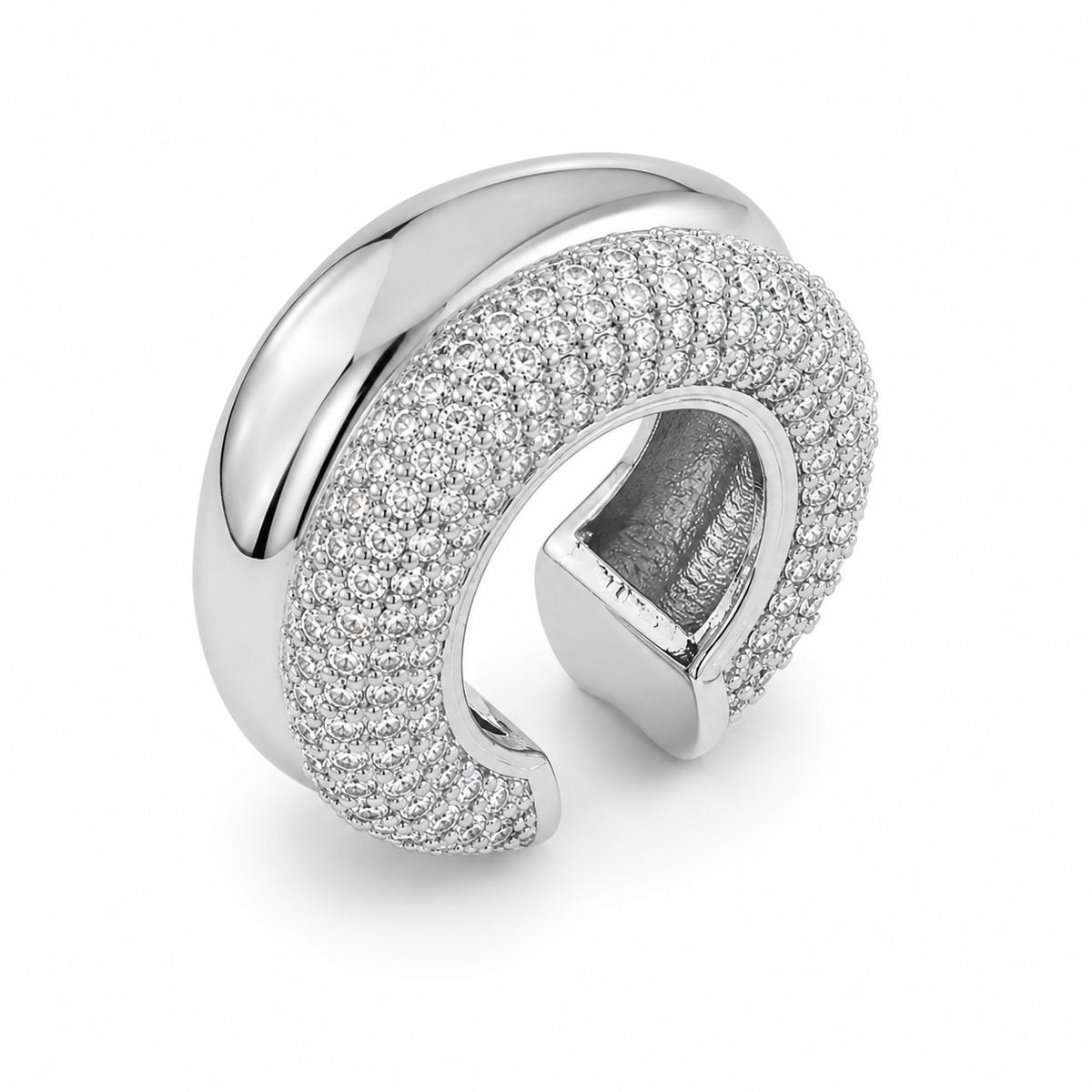 Ear cuff demi pavé argenté, pavé de minuscules zircons sur une moitié