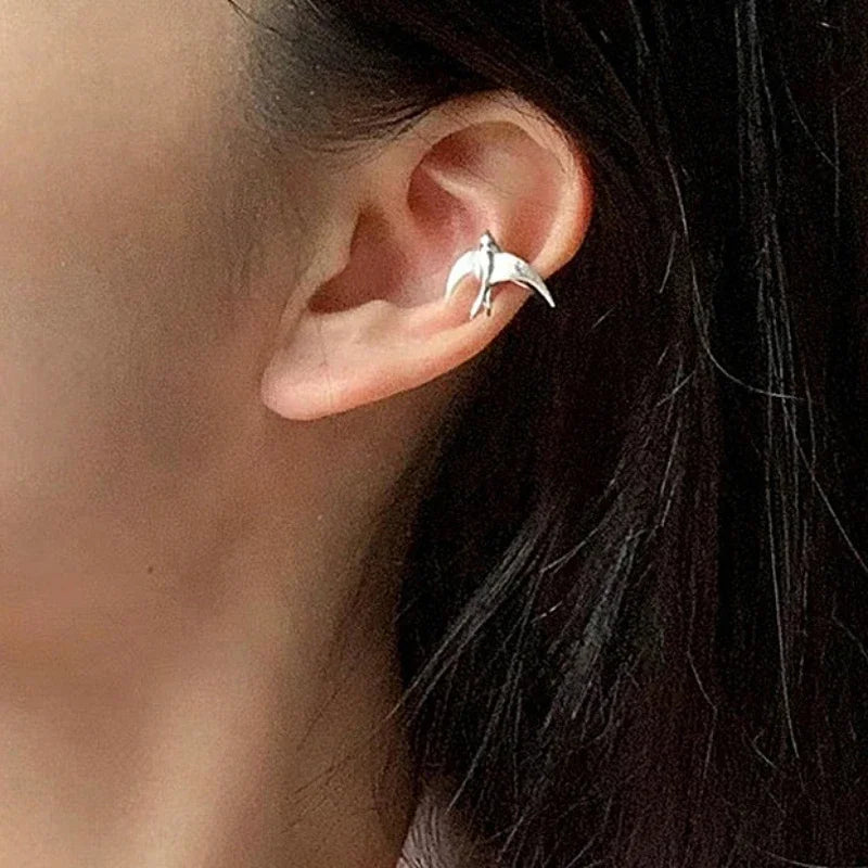 Vue détail ear cuff hirondelle texturée