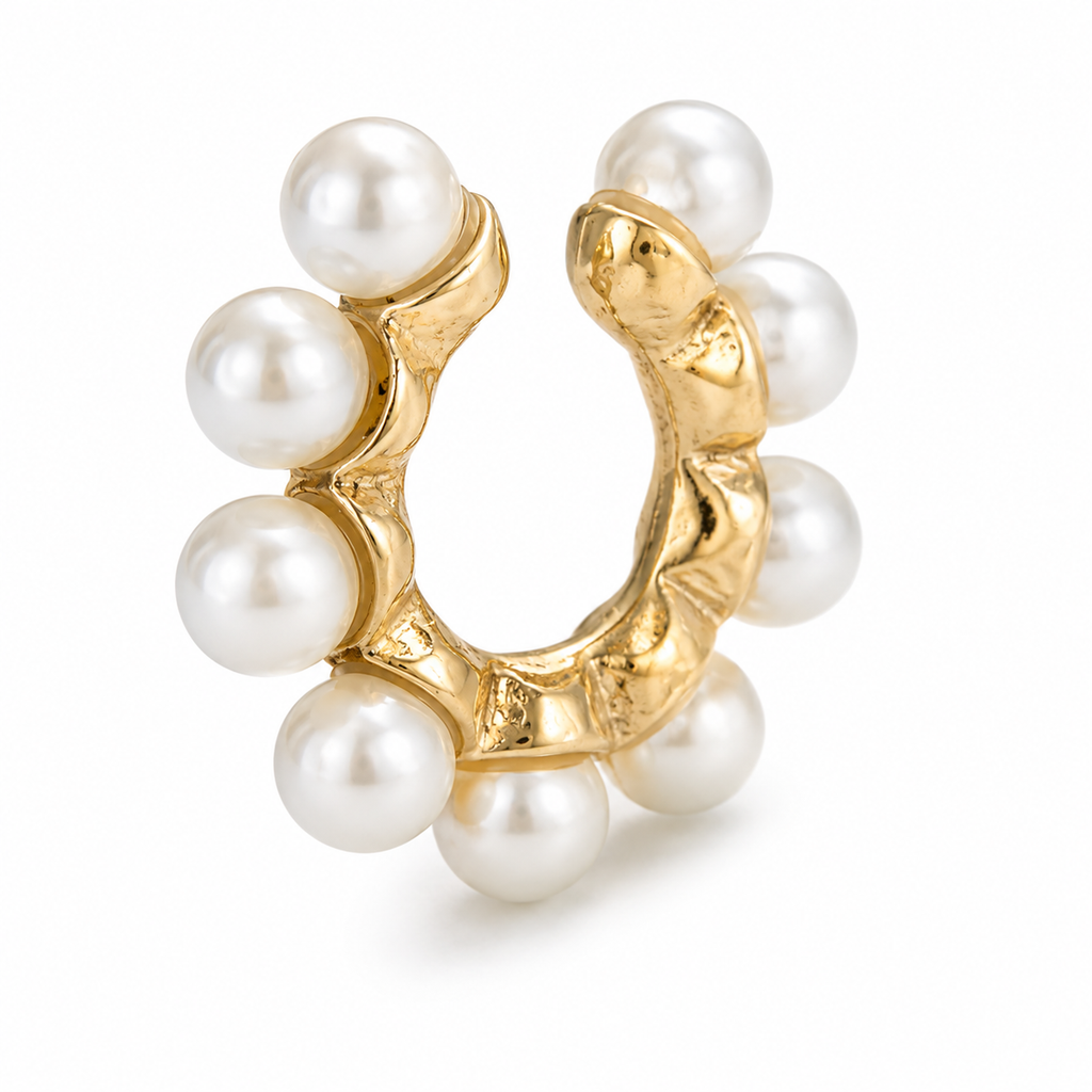 Ear cuff perles rondes doré, neuf perles nacrées sur un jonc au relief brut